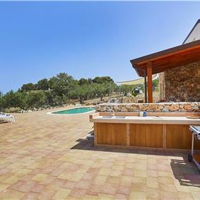 4 bedroom villa with pool, Castellammare del Golfo, sleeps 8-9